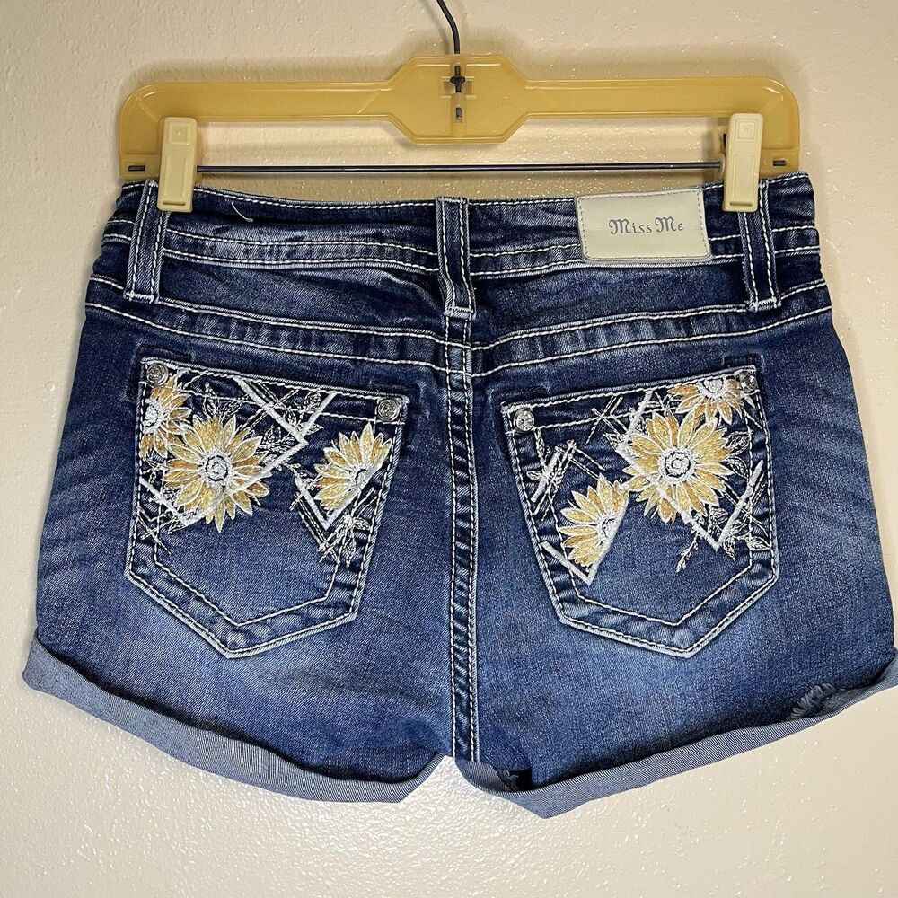 Miss Me Women's Mid Rise Dark Denim Cutoff Sunflower Jeans Shorts M3890H Size 27